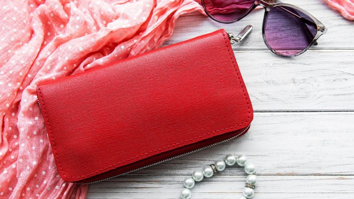 Women's wallets red: 4 Benefits-Borsa Nuova