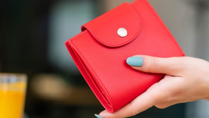 Πορτοφόλια γυναικεία κόκκινα: 4 οφέλη-Borsa Nuova